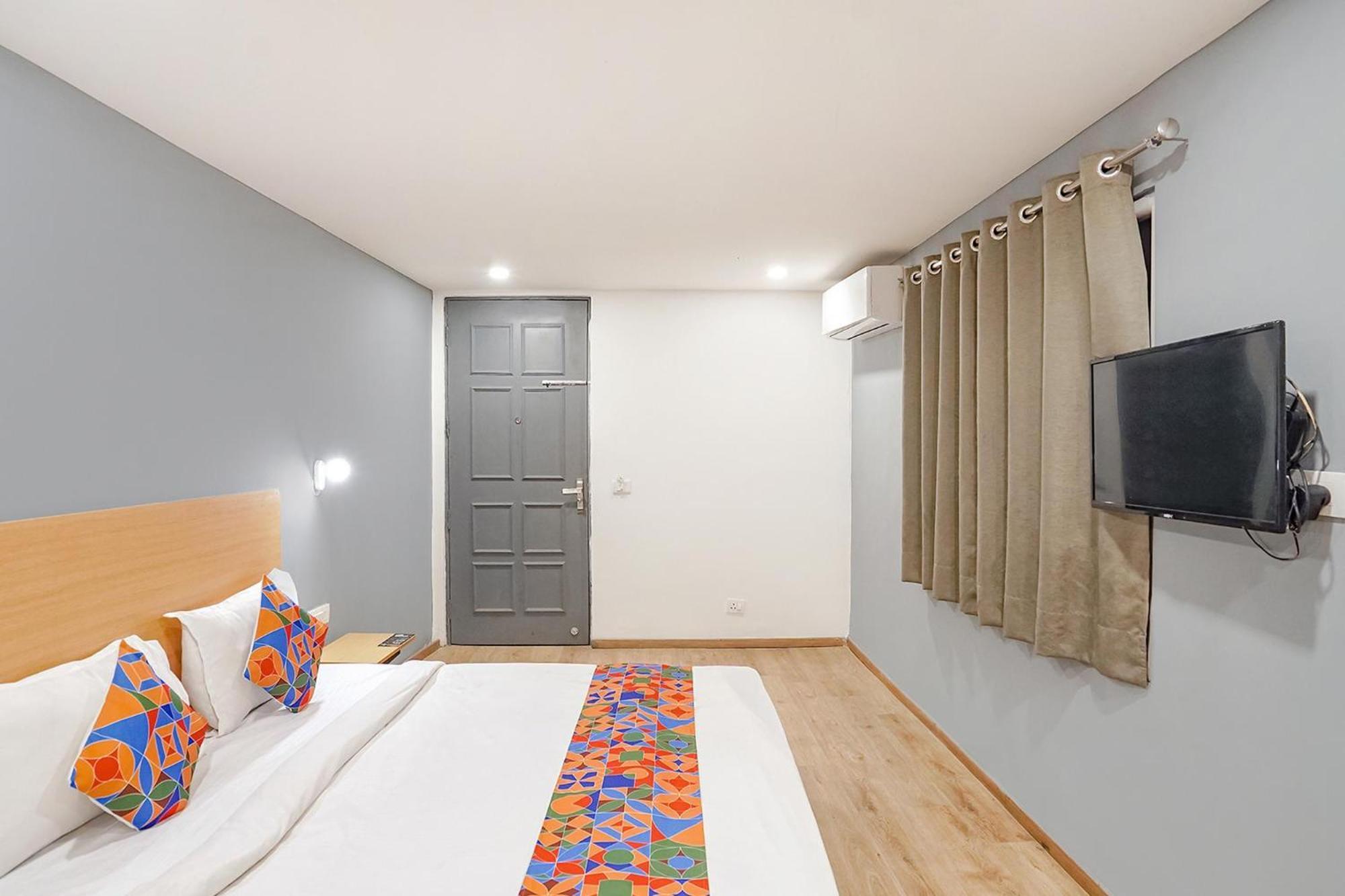 Super Townhouse O Hotel Aditya Residency Near Parthala Over Bridge Sector 121 Noida Indirapuram Kültér fotó