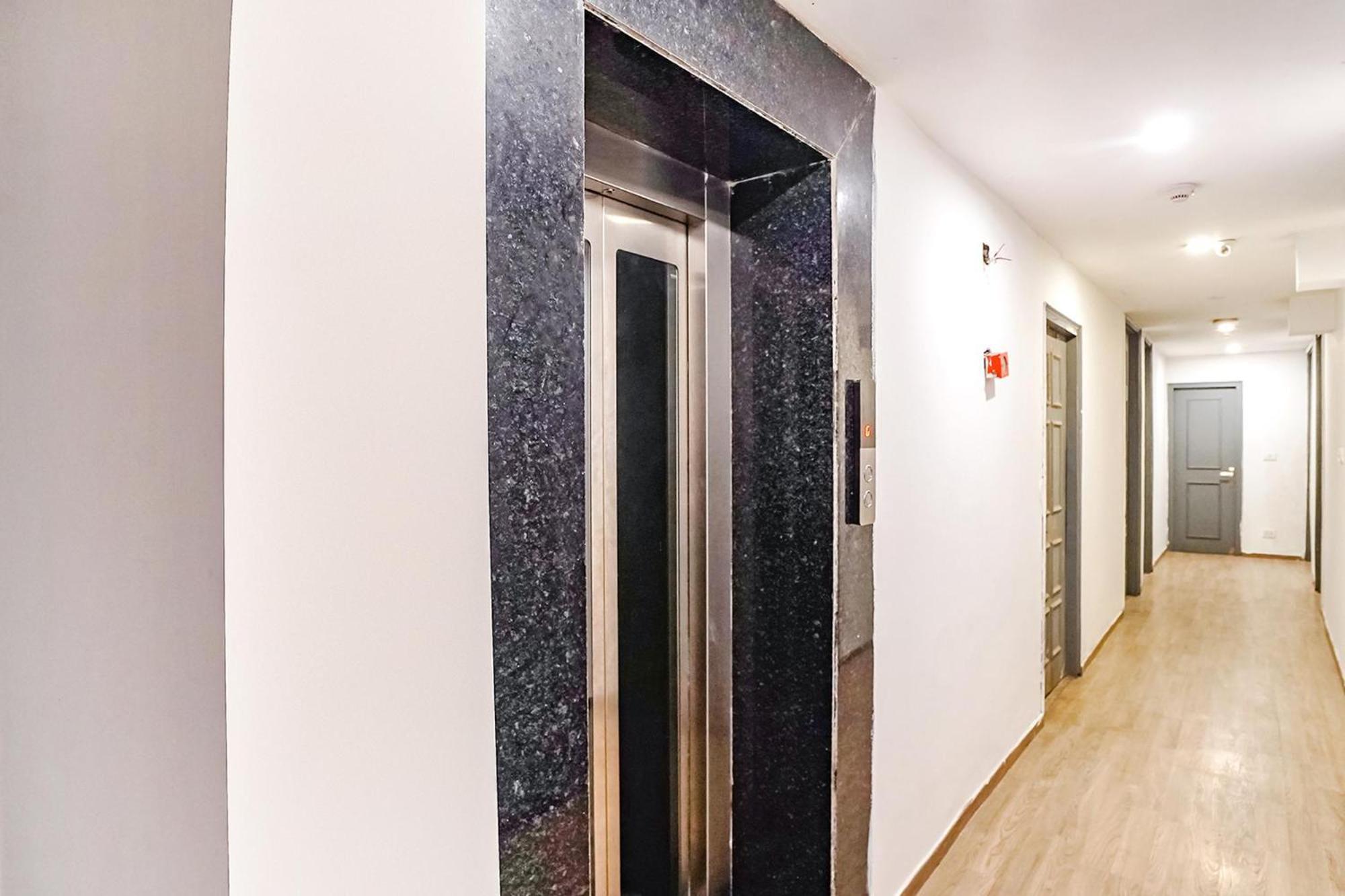 Super Townhouse O Hotel Aditya Residency Near Parthala Over Bridge Sector 121 Noida Indirapuram Kültér fotó