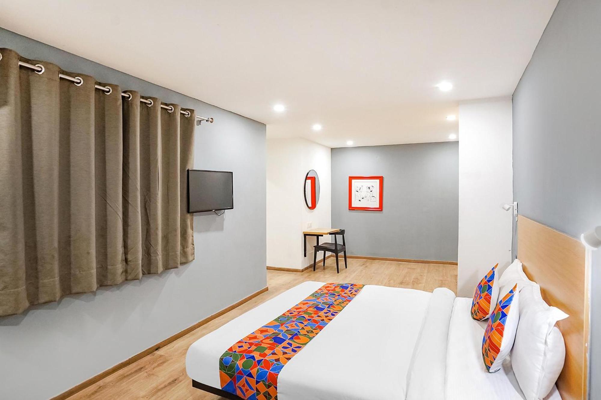 Super Townhouse O Hotel Aditya Residency Near Parthala Over Bridge Sector 121 Noida Indirapuram Kültér fotó