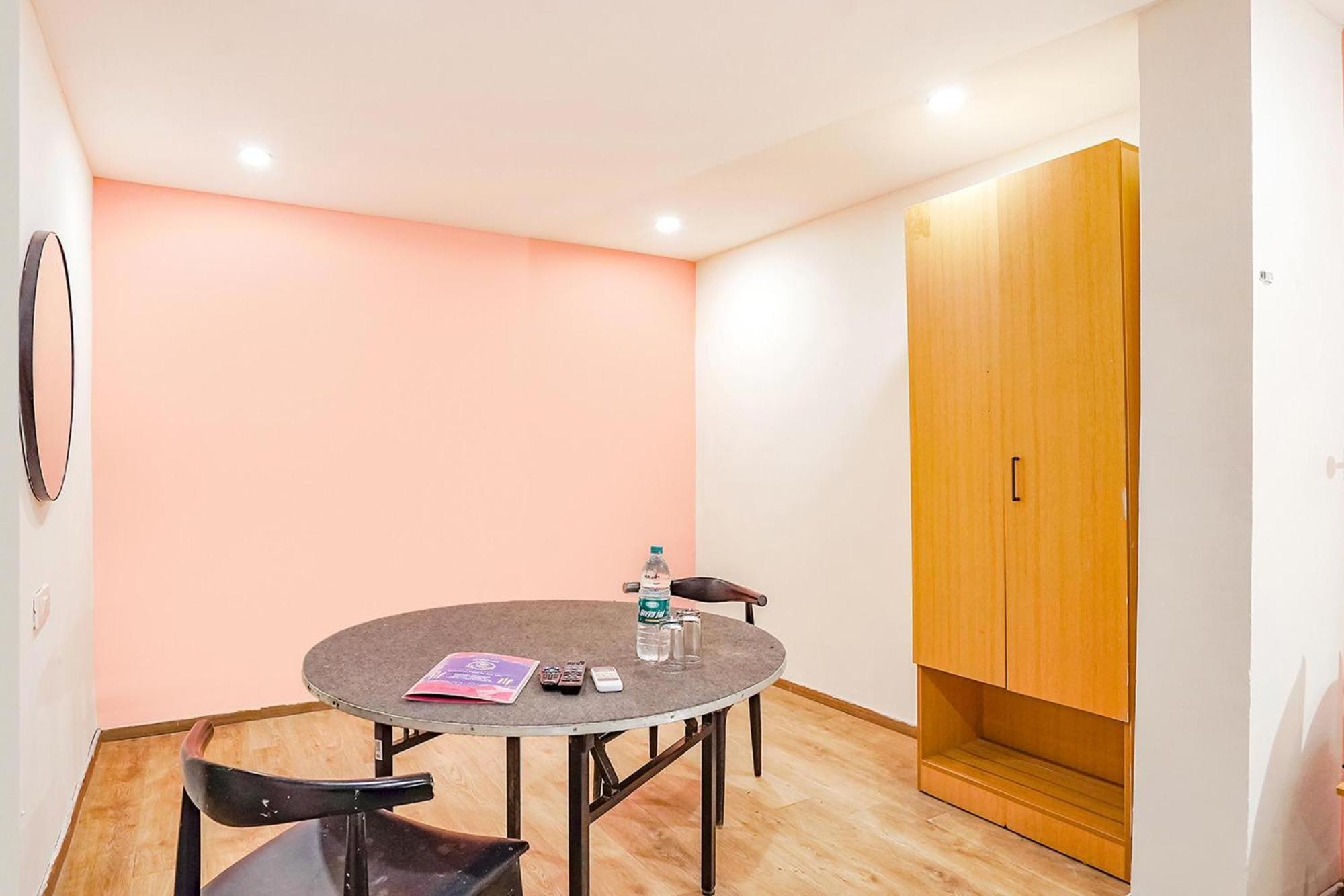 Super Townhouse O Hotel Aditya Residency Near Parthala Over Bridge Sector 121 Noida Indirapuram Kültér fotó