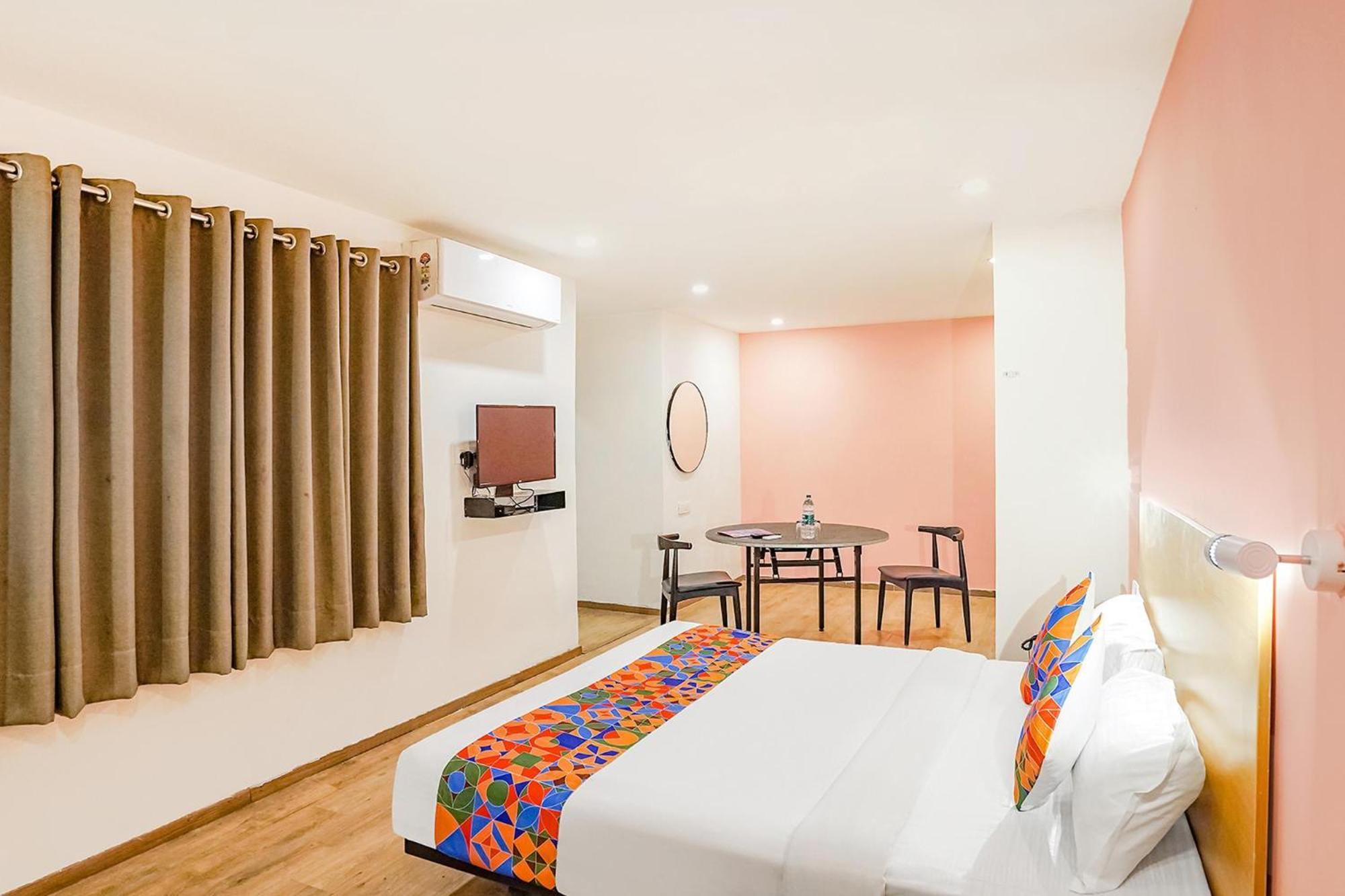 Super Townhouse O Hotel Aditya Residency Near Parthala Over Bridge Sector 121 Noida Indirapuram Kültér fotó