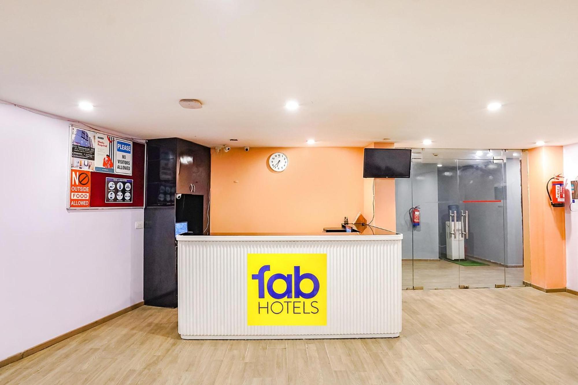 Super Townhouse O Hotel Aditya Residency Near Parthala Over Bridge Sector 121 Noida Indirapuram Kültér fotó