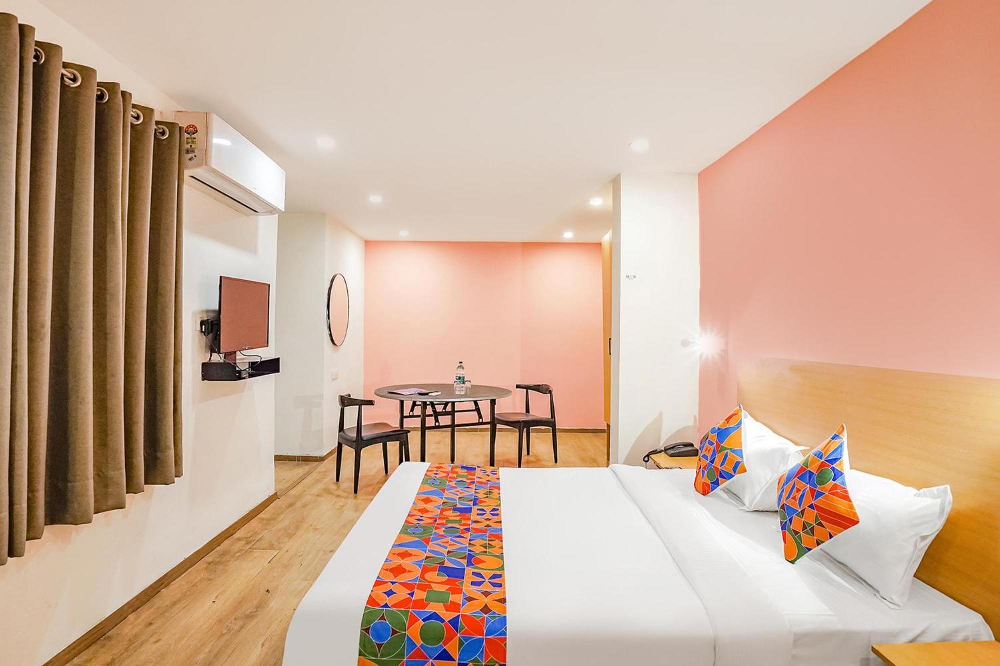 Super Townhouse O Hotel Aditya Residency Near Parthala Over Bridge Sector 121 Noida Indirapuram Kültér fotó
