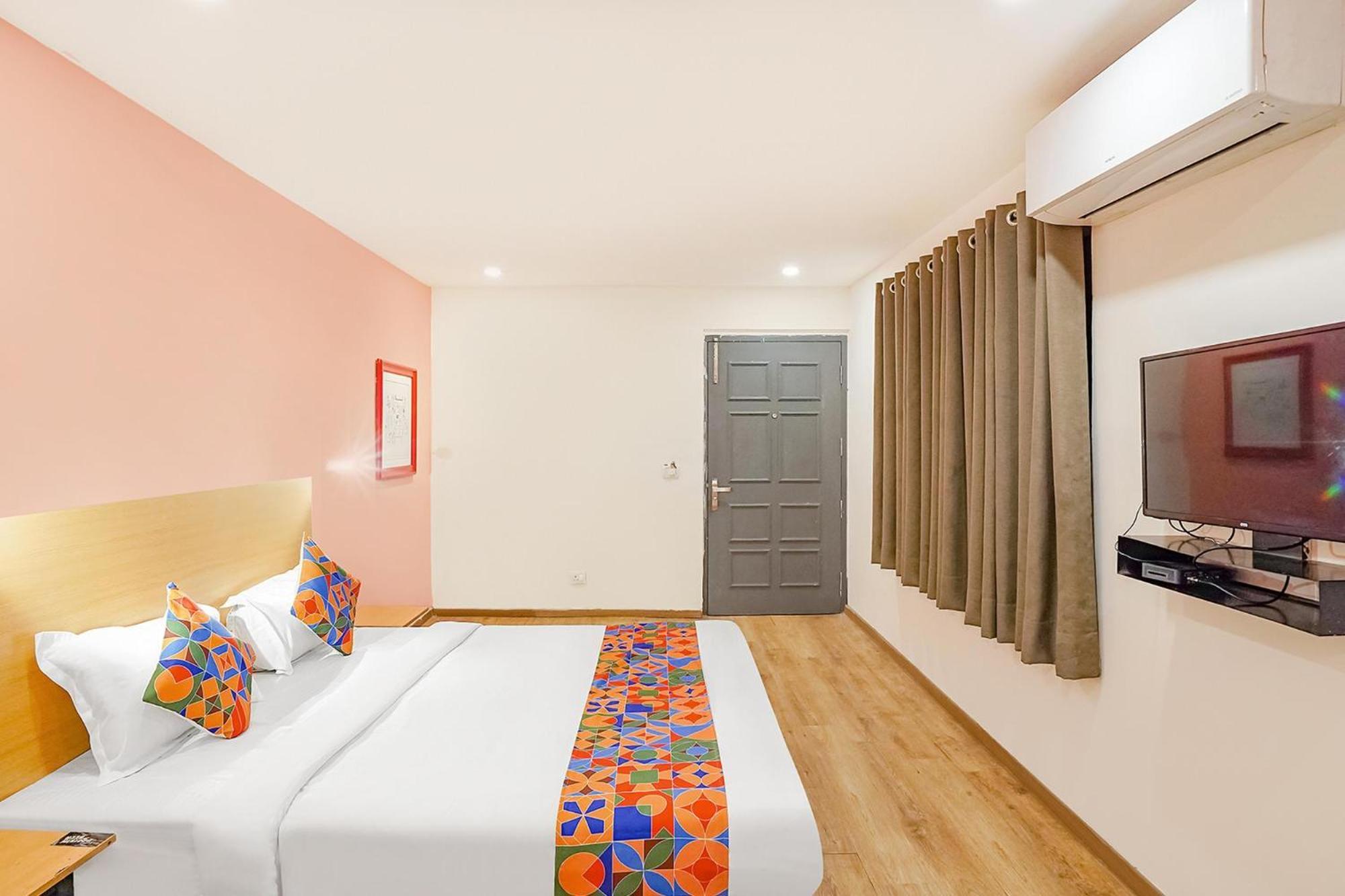 Super Townhouse O Hotel Aditya Residency Near Parthala Over Bridge Sector 121 Noida Indirapuram Kültér fotó