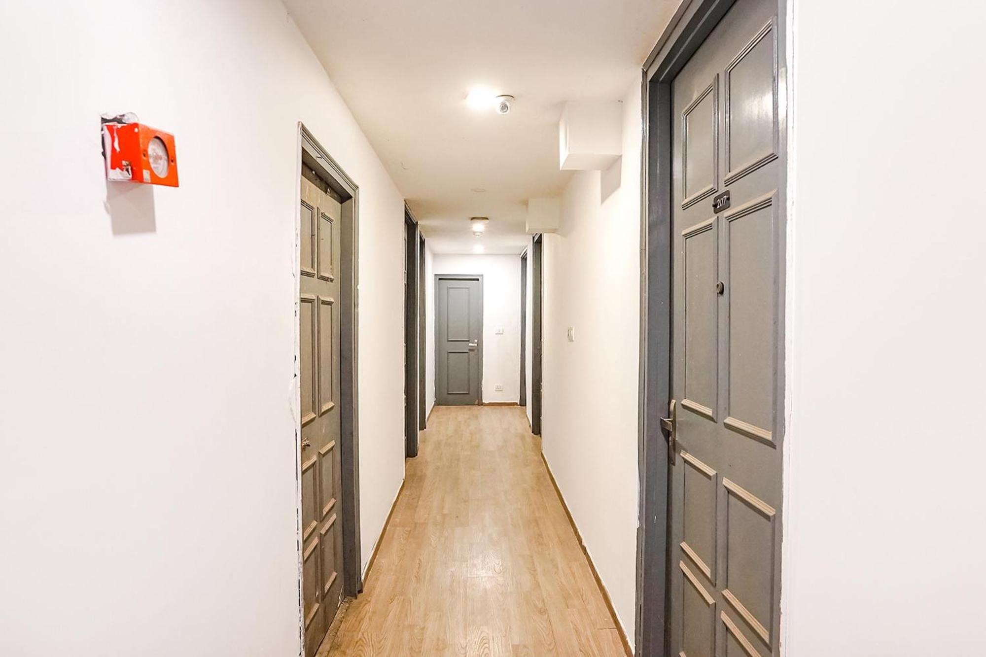 Super Townhouse O Hotel Aditya Residency Near Parthala Over Bridge Sector 121 Noida Indirapuram Kültér fotó