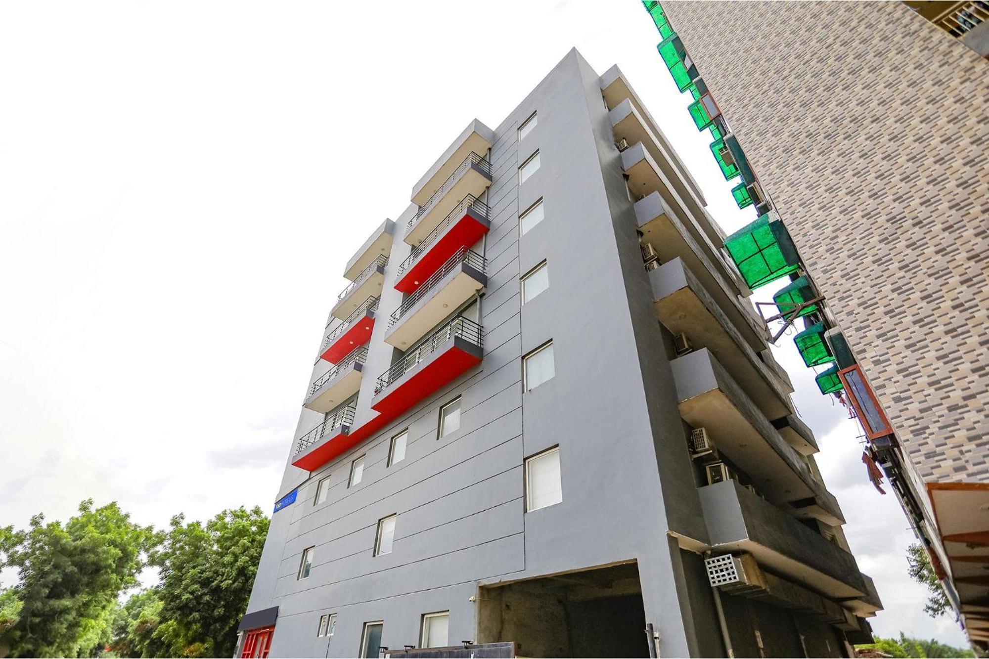 Super Townhouse O Hotel Aditya Residency Near Parthala Over Bridge Sector 121 Noida Indirapuram Kültér fotó