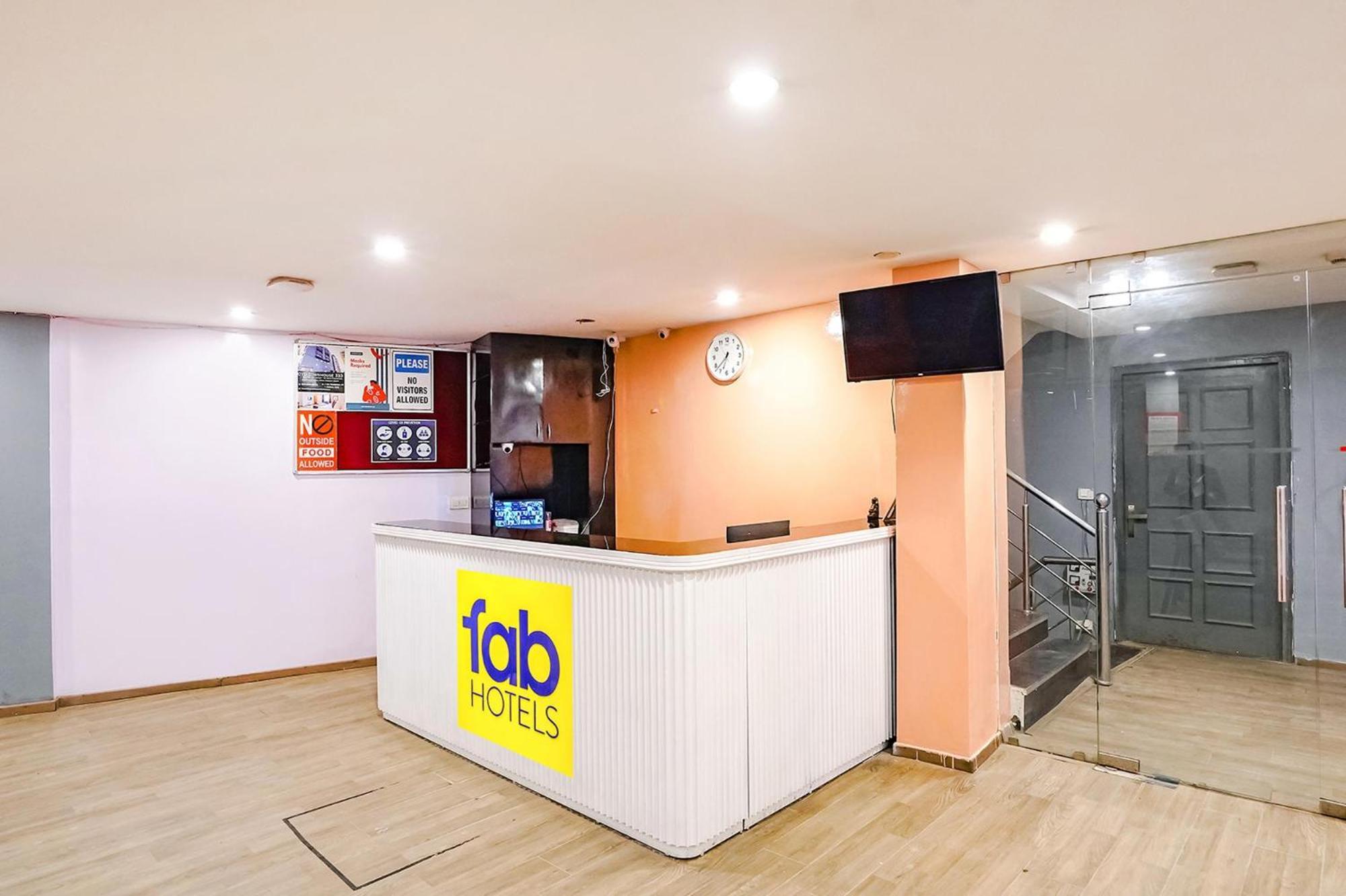 Super Townhouse O Hotel Aditya Residency Near Parthala Over Bridge Sector 121 Noida Indirapuram Kültér fotó
