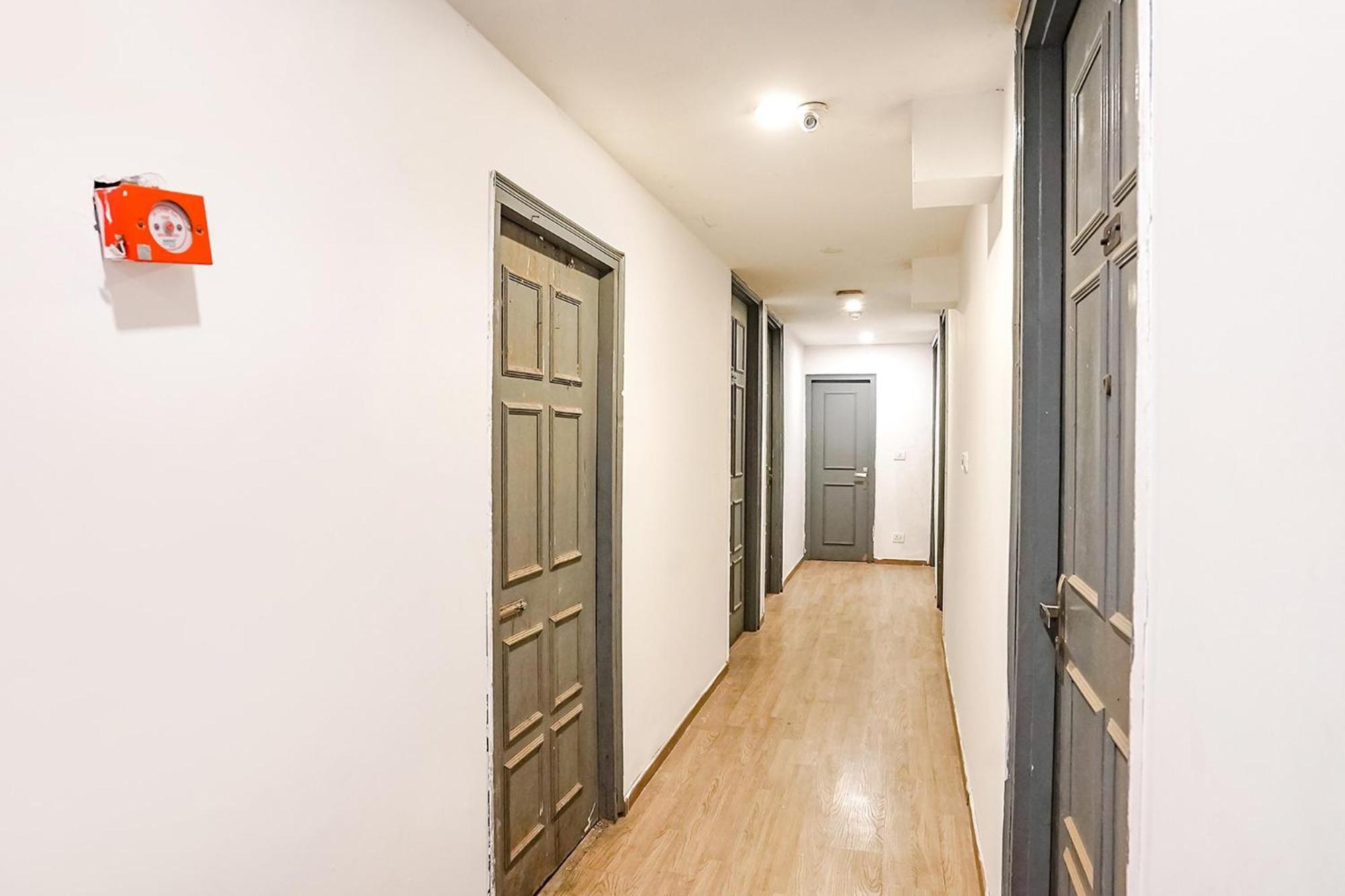 Super Townhouse O Hotel Aditya Residency Near Parthala Over Bridge Sector 121 Noida Indirapuram Kültér fotó