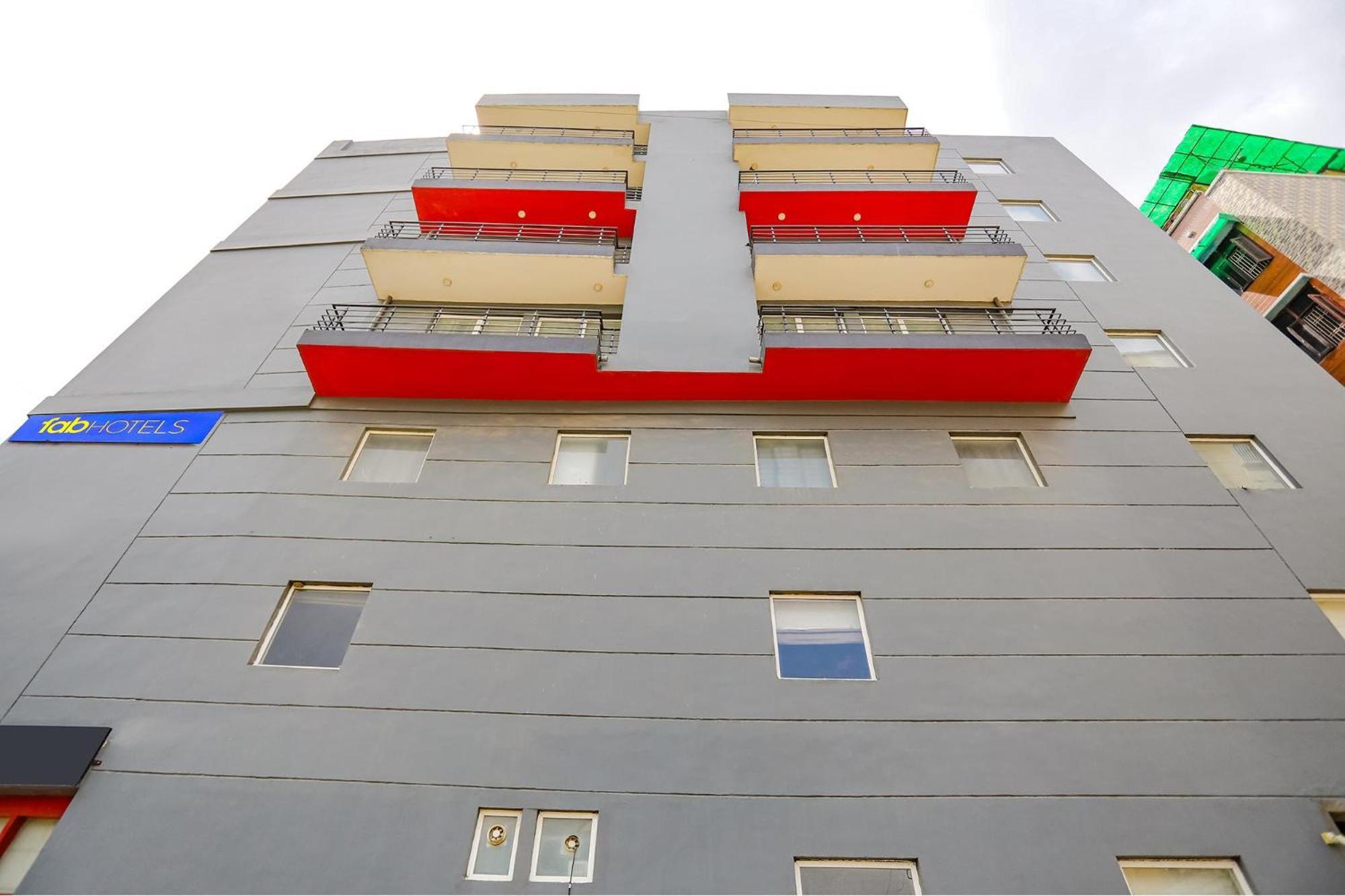 Super Townhouse O Hotel Aditya Residency Near Parthala Over Bridge Sector 121 Noida Indirapuram Kültér fotó