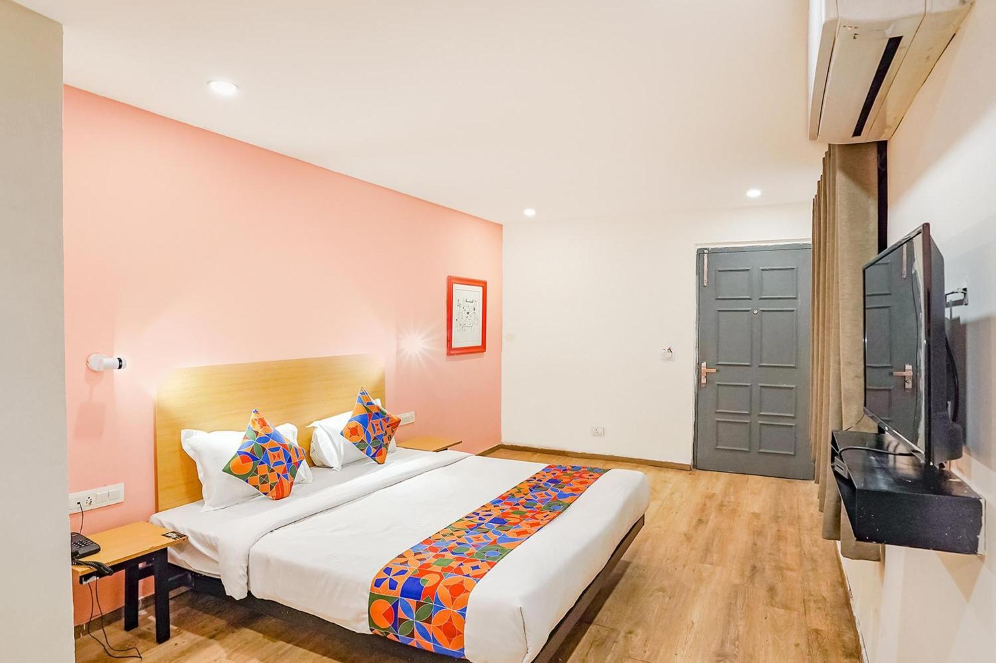 Super Townhouse O Hotel Aditya Residency Near Parthala Over Bridge Sector 121 Noida Indirapuram Kültér fotó
