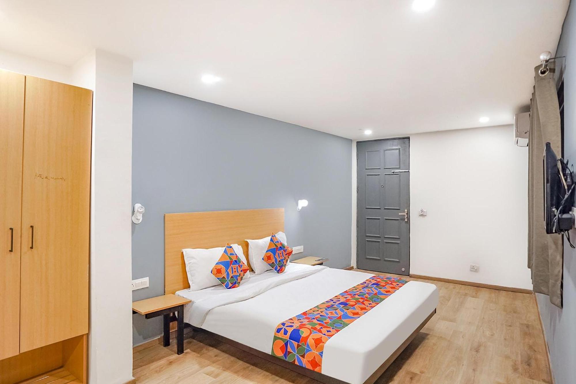 Super Townhouse O Hotel Aditya Residency Near Parthala Over Bridge Sector 121 Noida Indirapuram Kültér fotó