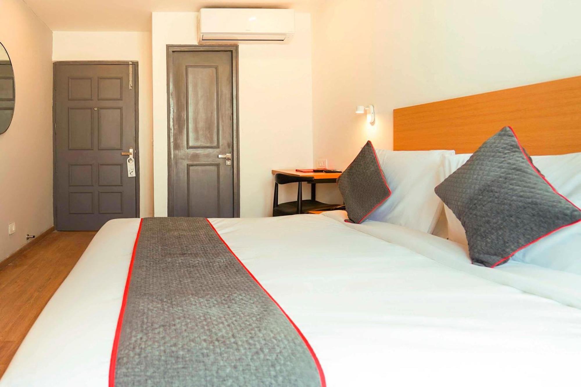 Super Townhouse O Hotel Aditya Residency Near Parthala Over Bridge Sector 121 Noida Indirapuram Kültér fotó