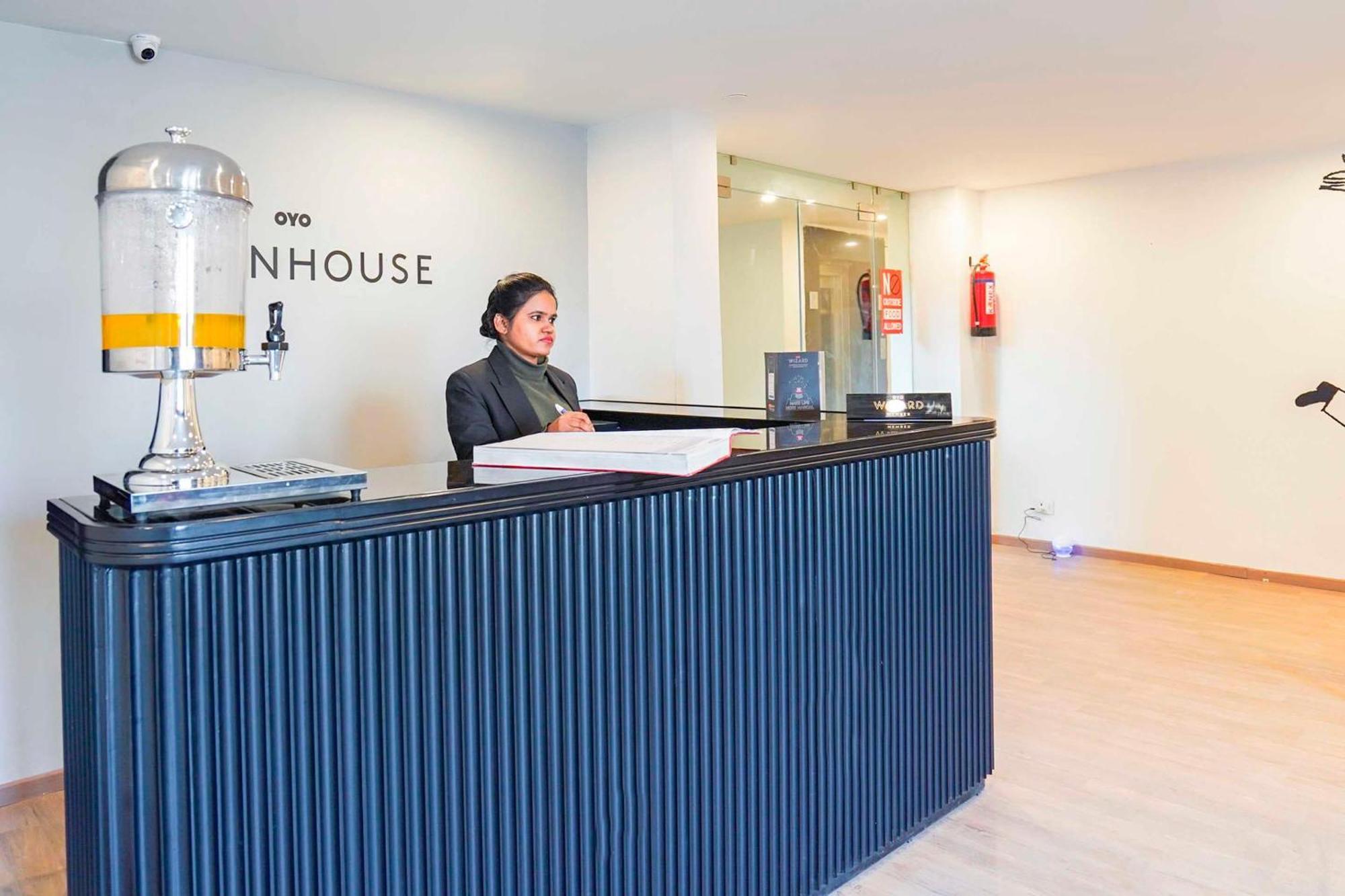 Townhouse O Hotel Aditya Residency Near Parthala Over Bridge Sector 121 Noida Indirapuram Kültér fotó