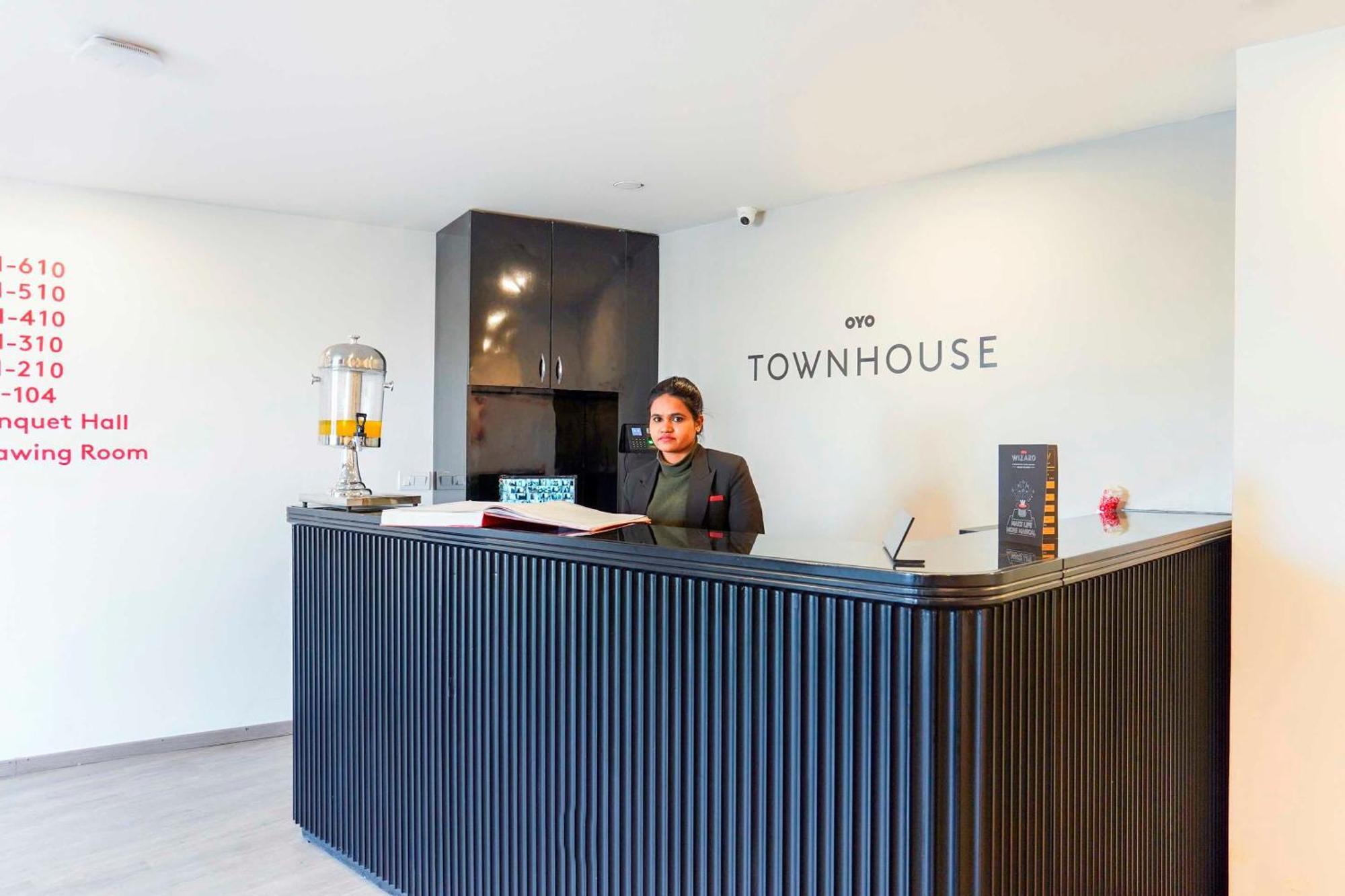 Super Townhouse O Hotel Aditya Residency Near Parthala Over Bridge Sector 121 Noida Indirapuram Kültér fotó