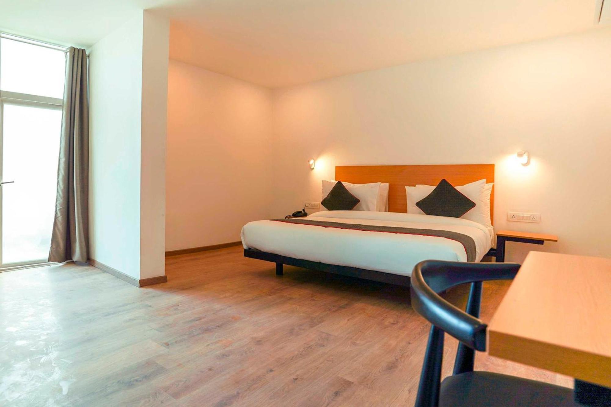 Super Townhouse O Hotel Aditya Residency Near Parthala Over Bridge Sector 121 Noida Indirapuram Kültér fotó