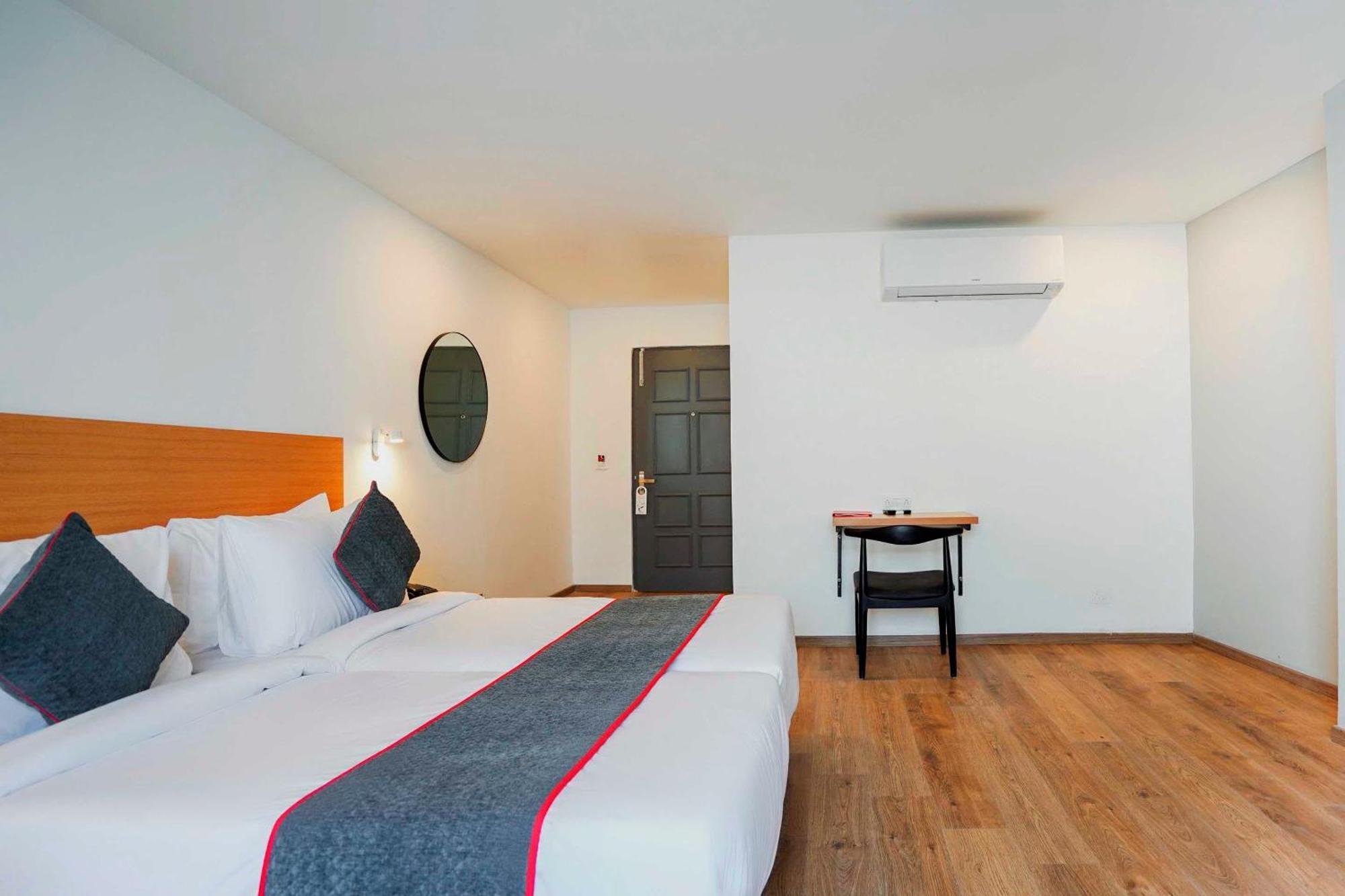 Super Townhouse O Hotel Aditya Residency Near Parthala Over Bridge Sector 121 Noida Indirapuram Kültér fotó
