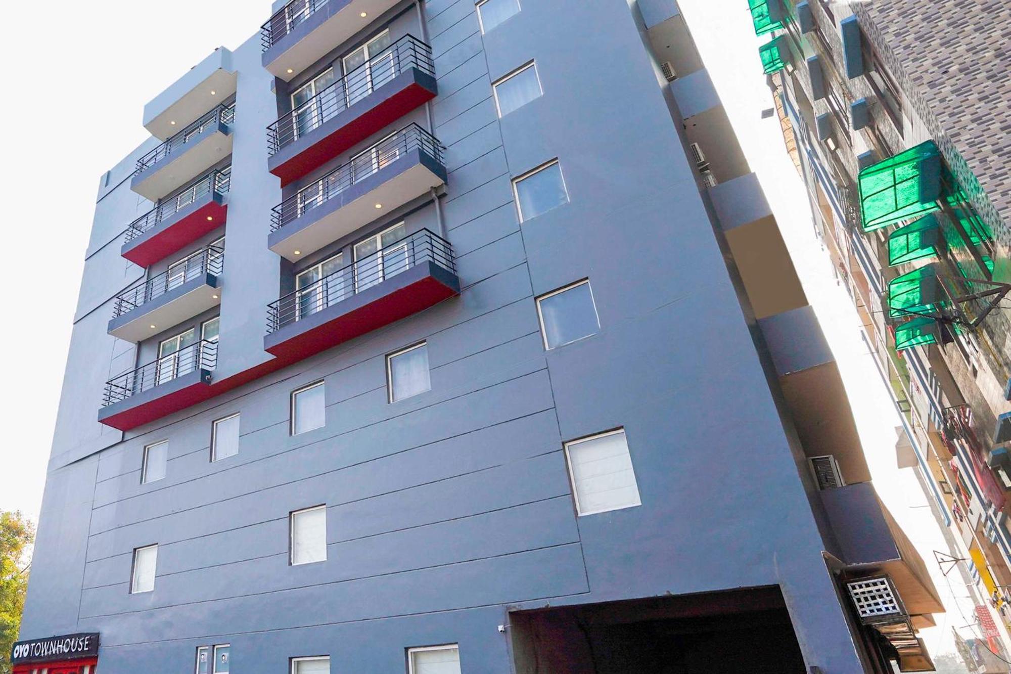 Super Townhouse O Hotel Aditya Residency Near Parthala Over Bridge Sector 121 Noida Indirapuram Kültér fotó