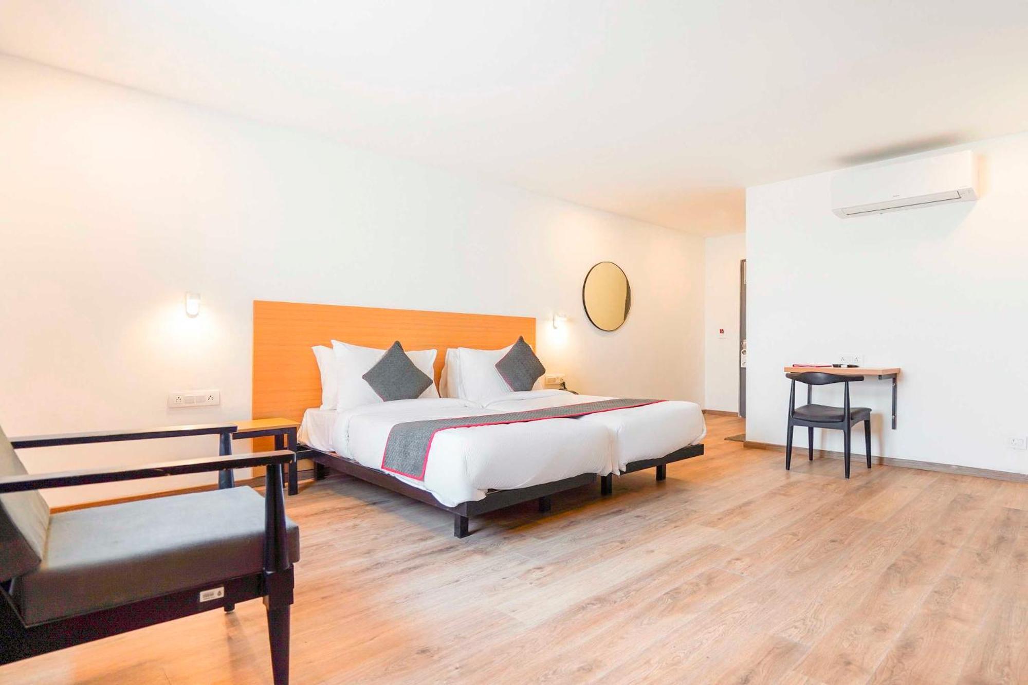 Super Townhouse O Hotel Aditya Residency Near Parthala Over Bridge Sector 121 Noida Indirapuram Kültér fotó