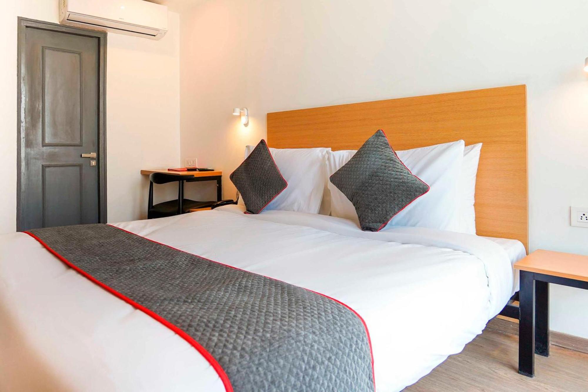Super Townhouse O Hotel Aditya Residency Near Parthala Over Bridge Sector 121 Noida Indirapuram Kültér fotó
